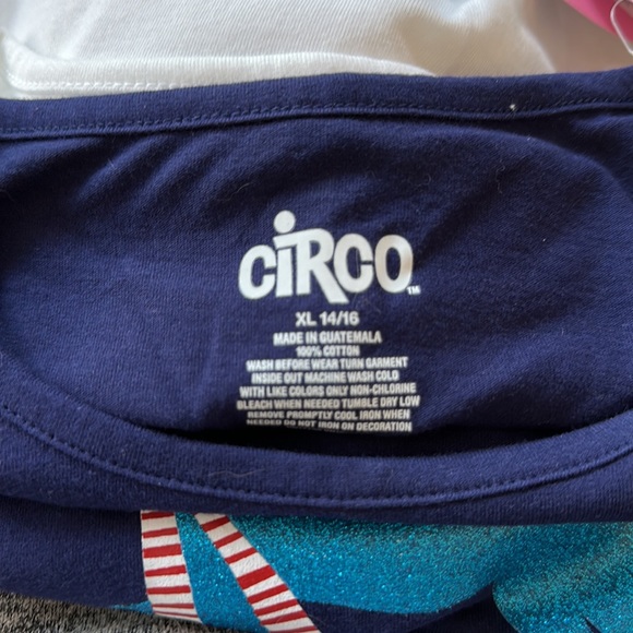 Closeout Bundle - 2 Girls Holiday T-shirt’s - Picture 4 of 5